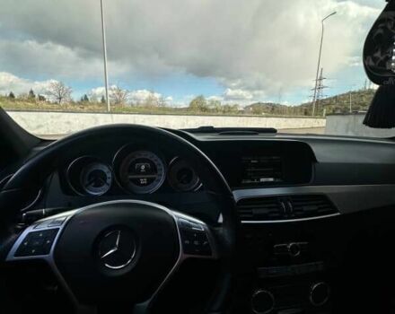 Черный Мерседес 200, объемом двигателя 2.1 л и пробегом 299 тыс. км за 10350 $, фото 5 на Automoto.ua