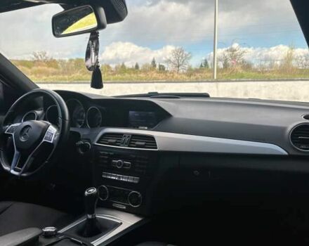 Черный Мерседес 200, объемом двигателя 2.1 л и пробегом 299 тыс. км за 10350 $, фото 6 на Automoto.ua