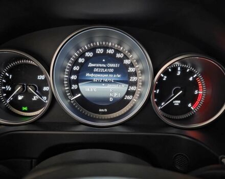 Черный Мерседес 200, объемом двигателя 2.1 л и пробегом 246 тыс. км за 13350 $, фото 5 на Automoto.ua