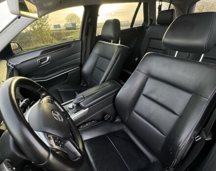 Черный Мерседес 200, объемом двигателя 2.1 л и пробегом 320 тыс. км за 13900 $, фото 5 на Automoto.ua