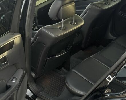 Черный Мерседес 200, объемом двигателя 2.1 л и пробегом 320 тыс. км за 13900 $, фото 4 на Automoto.ua