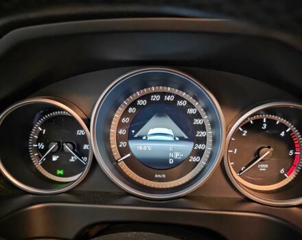 Черный Мерседес 200, объемом двигателя 2.1 л и пробегом 246 тыс. км за 13350 $, фото 6 на Automoto.ua