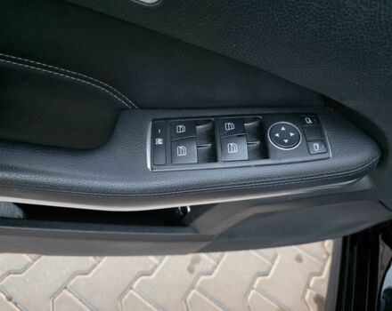 Черный Мерседес 200, объемом двигателя 2.1 л и пробегом 246 тыс. км за 13350 $, фото 15 на Automoto.ua