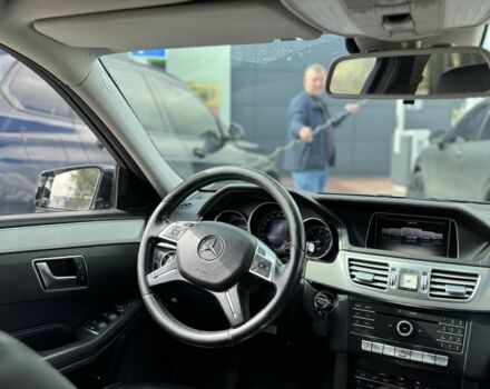 Черный Мерседес 200, объемом двигателя 2.1 л и пробегом 310 тыс. км за 12500 $, фото 7 на Automoto.ua