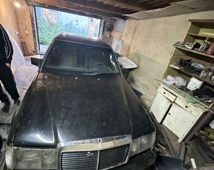 Чорний Мерседес 200, об'ємом двигуна 2 л та пробігом 370 тис. км за 1100 $, фото 1 на Automoto.ua