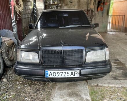Черный Мерседес 200, объемом двигателя 2 л и пробегом 280 тыс. км за 1600 $, фото 1 на Automoto.ua