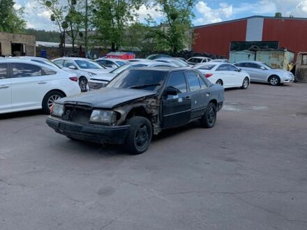 Мерседес 200 1990 в Киеве на Automoto.ua Черный Мерседес 200, объемом двигателя 2 л и пробегом 1 тыс. км за 900 $, фото 1 на Automoto.ua