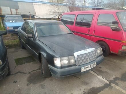 Черный Мерседес 200, объемом двигателя 0 л и пробегом 216 тыс. км за 600 $, фото 1 на Automoto.ua