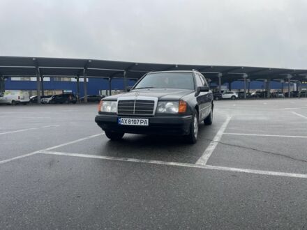 Черный Мерседес 200, объемом двигателя 2 л и пробегом 200 тыс. км за 3200 $, фото 1 на Automoto.ua