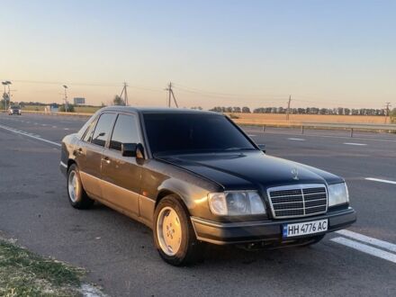 Мерседес 200 1994 в Ананьеве на Automoto.ua Черный Мерседес 200, объемом двигателя 2 л и пробегом 350 тыс. км за 3000 $, фото 1 на Automoto.ua