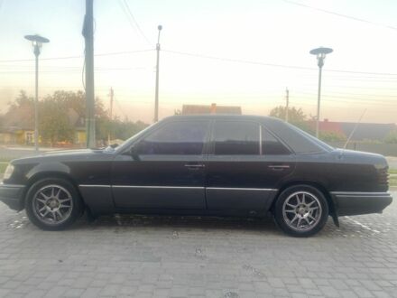 Мерседес 200 1995 в Ковель на Automoto.ua Черный Мерседес 200, объемом двигателя 2 л и пробегом 3 тыс. км за 2800 $, фото 1 на Automoto.ua