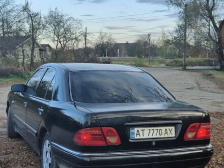 Черный Мерседес 200, объемом двигателя 2 л и пробегом 325 тыс. км за 1950 $, фото 1 на Automoto.ua