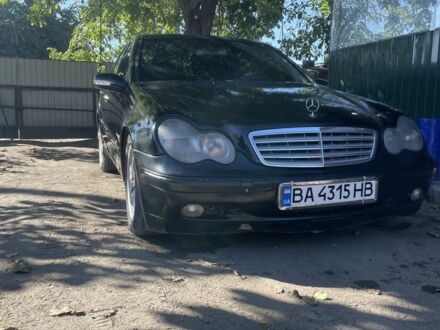 Мерседес 200 1998 в Новомиргороде на Automoto.ua Черный Мерседес 200, объемом двигателя 2 л и пробегом 440 тыс. км за 3600 $, фото 1 на Automoto.ua