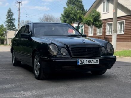 Мерседес 200 1999 в Александрие на Automoto.ua Черный Мерседес 200, объемом двигателя 2 л и пробегом 310 тыс. км за 5200 $, фото 1 на Automoto.ua