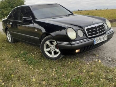 Черный Мерседес 200, объемом двигателя 2 л и пробегом 350 тыс. км за 3700 $, фото 1 на Automoto.ua