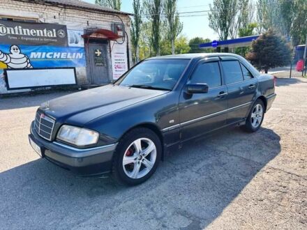 Мерседес 200 1999 в Запорожье на Automoto.ua Черный Мерседес 200, объемом двигателя 2 л и пробегом 327 тыс. км за 3600 $, фото 1 на Automoto.ua