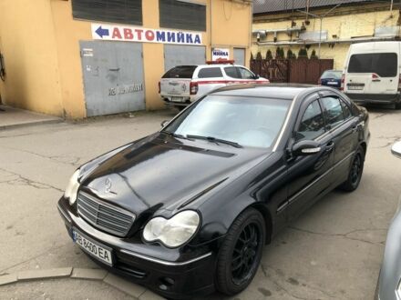 Чорний Мерседес 200, об'ємом двигуна 2 л та пробігом 350 тис. км за 3900 $, фото 1 на Automoto.ua