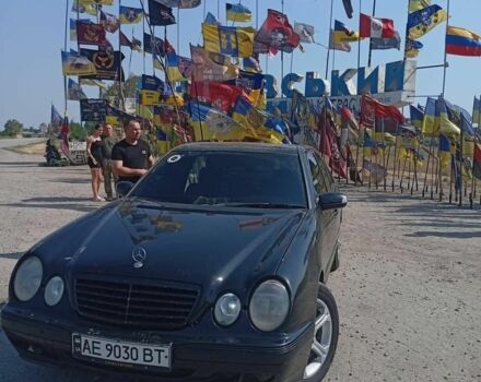 Чорний Мерседес 200, об'ємом двигуна 2 л та пробігом 200 тис. км за 3269 $, фото 1 на Automoto.ua