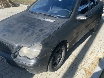 Чорний Мерседес 200, об'ємом двигуна 2 л та пробігом 380 тис. км за 1500 $, фото 1 на Automoto.ua