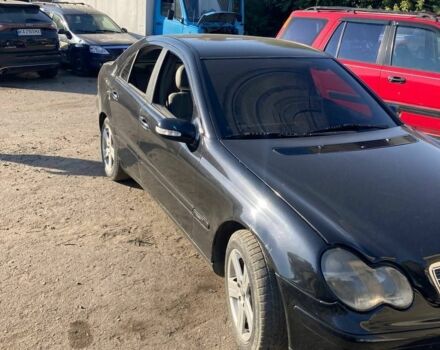 Чорний Мерседес 200, об'ємом двигуна 2.2 л та пробігом 250 тис. км за 3800 $, фото 1 на Automoto.ua