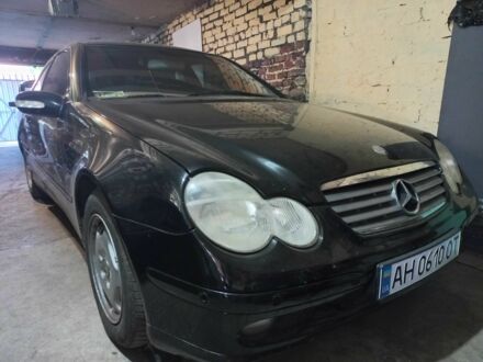 Чорний Мерседес 200, об'ємом двигуна 2 л та пробігом 220 тис. км за 6000 $, фото 1 на Automoto.ua