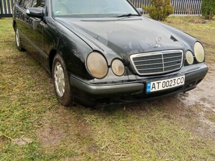 Черный Мерседес 200, объемом двигателя 2.1 л и пробегом 400 тыс. км за 1800 $, фото 1 на Automoto.ua