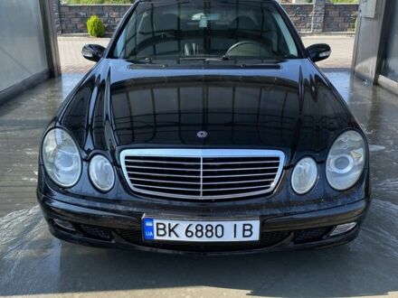 Черный Мерседес 200, объемом двигателя 1.8 л и пробегом 400 тыс. км за 6500 $, фото 1 на Automoto.ua