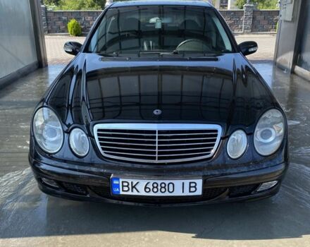Черный Мерседес 200, объемом двигателя 1.8 л и пробегом 400 тыс. км за 6500 $, фото 1 на Automoto.ua