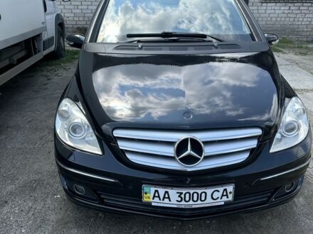 Черный Мерседес 200, объемом двигателя 2 л и пробегом 310 тыс. км за 6300 $, фото 1 на Automoto.ua