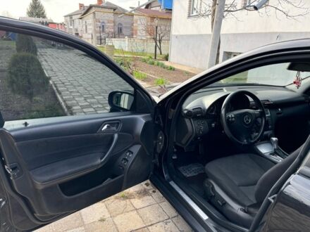 Мерседес 200 2007 в Верхнеднепровске на Automoto.ua Черный Мерседес 200, объемом двигателя 1.8 л и пробегом 375 тыс. км за 6800 $, фото 1 на Automoto.ua