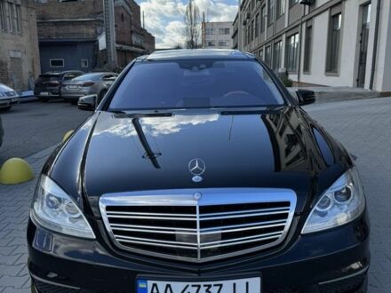 Черный Мерседес 200, объемом двигателя 5.5 л и пробегом 190 тыс. км за 23000 $, фото 1 на Automoto.ua