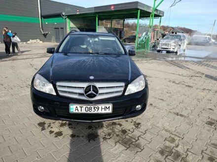 Черный Мерседес 200, объемом двигателя 2.1 л и пробегом 260 тыс. км за 8900 $, фото 1 на Automoto.ua