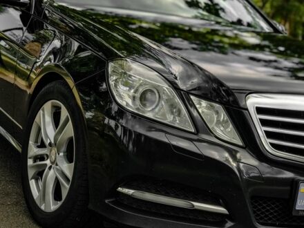 Черный Мерседес 200, объемом двигателя 2.1 л и пробегом 500 тыс. км за 10200 $, фото 1 на Automoto.ua