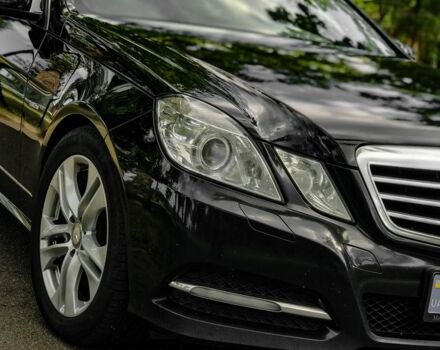 Чорний Мерседес 200, об'ємом двигуна 2.1 л та пробігом 500 тис. км за 10200 $, фото 1 на Automoto.ua