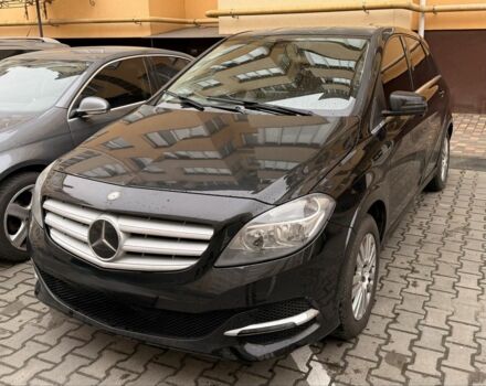 Черный Мерседес 200, объемом двигателя 2 л и пробегом 264 тыс. км за 10000 $, фото 1 на Automoto.ua