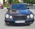Фиолетовый Мерседес 200, объемом двигателя 2.8 л и пробегом 300 тыс. км за 1750 $, фото 1 на Automoto.ua