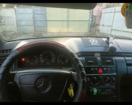 Мерседес 200 1998 в Черновцах на Automoto.ua Фиолетовый Мерседес 200, объемом двигателя 2 л и пробегом 301 тыс. км за 1850 $, фото 4 на Automoto.ua