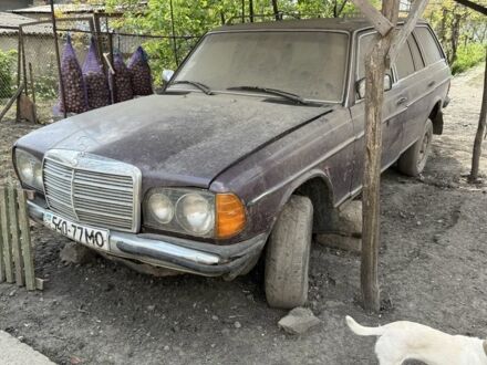 Мерседес 200 1981 у Кельменцах на Automoto.ua Коричневий Мерседес 200, об'ємом двигуна 2 л та пробігом 300 тис. км за 1500 $, фото 1 на Automoto.ua