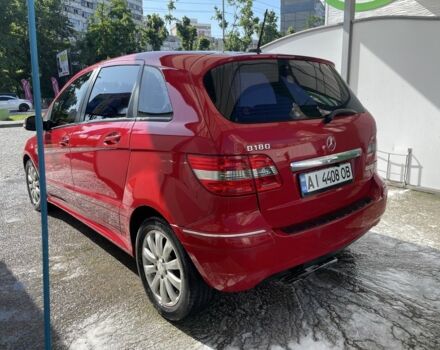 Красный Мерседес 200, объемом двигателя 1.7 л и пробегом 135 тыс. км за 8100 $, фото 4 на Automoto.ua