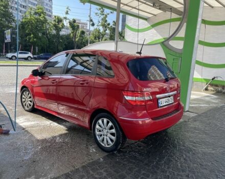 Красный Мерседес 200, объемом двигателя 1.7 л и пробегом 135 тыс. км за 8100 $, фото 5 на Automoto.ua