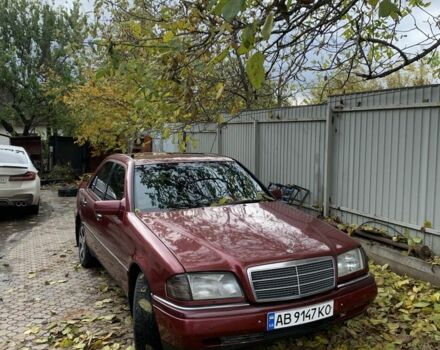 Красный Мерседес 200, объемом двигателя 2.5 л и пробегом 3 тыс. км за 3000 $, фото 5 на Automoto.ua