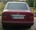 Красный Мерседес 200, объемом двигателя 2 л и пробегом 500 тыс. км за 4200 $, фото 1 на Automoto.ua