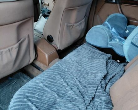 Красный Мерседес 200, объемом двигателя 2 л и пробегом 343 тыс. км за 2000 $, фото 4 на Automoto.ua