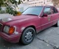 Красный Мерседес 200, объемом двигателя 2 л и пробегом 343 тыс. км за 2000 $, фото 2 на Automoto.ua