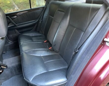 Червоний Мерседес 200, об'ємом двигуна 2 л та пробігом 370 тис. км за 2400 $, фото 4 на Automoto.ua