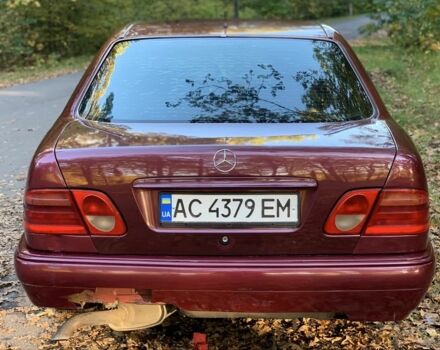 Червоний Мерседес 200, об'ємом двигуна 2 л та пробігом 370 тис. км за 2400 $, фото 6 на Automoto.ua