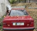 Мерседес 200 1998 у Каневе на Automoto.ua Червоний Мерседес 200, об'ємом двигуна 0 л та пробігом 100 тис. км за 2000 $, фото 1 на Automoto.ua
