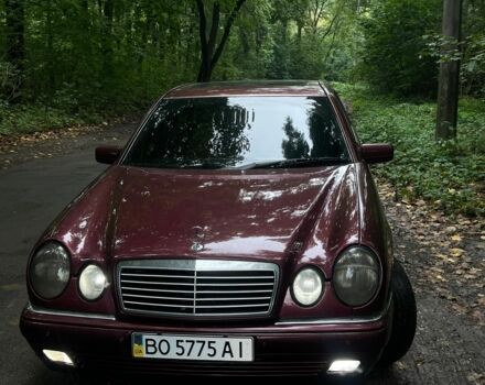 Красный Мерседес 200, объемом двигателя 2 л и пробегом 386 тыс. км за 3400 $, фото 8 на Automoto.ua