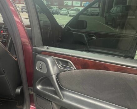 Красный Мерседес 200, объемом двигателя 2 л и пробегом 386 тыс. км за 3400 $, фото 18 на Automoto.ua