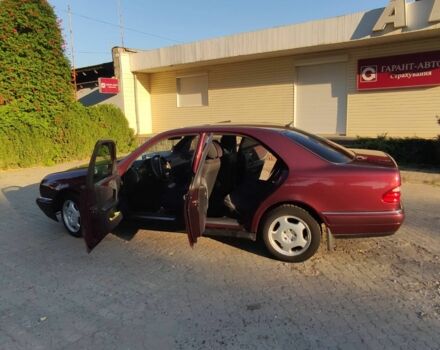 Красный Мерседес 200, объемом двигателя 2 л и пробегом 526 тыс. км за 4500 $, фото 7 на Automoto.ua